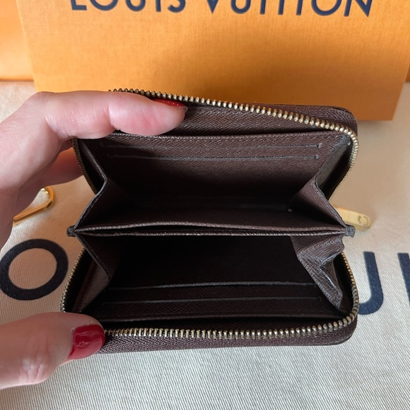 Louis Vuitton Damier Ebene Compact LV Zippy Wallet Wristlet - Picture 7 of 16